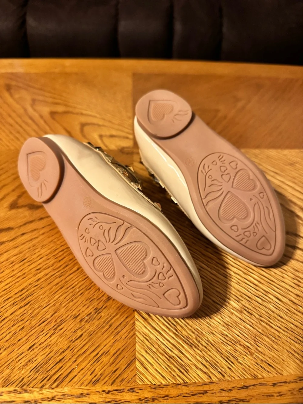 CCTWINS Kids Gold Studded T-Strap Patent Dress Shoes - Nude/Beige
